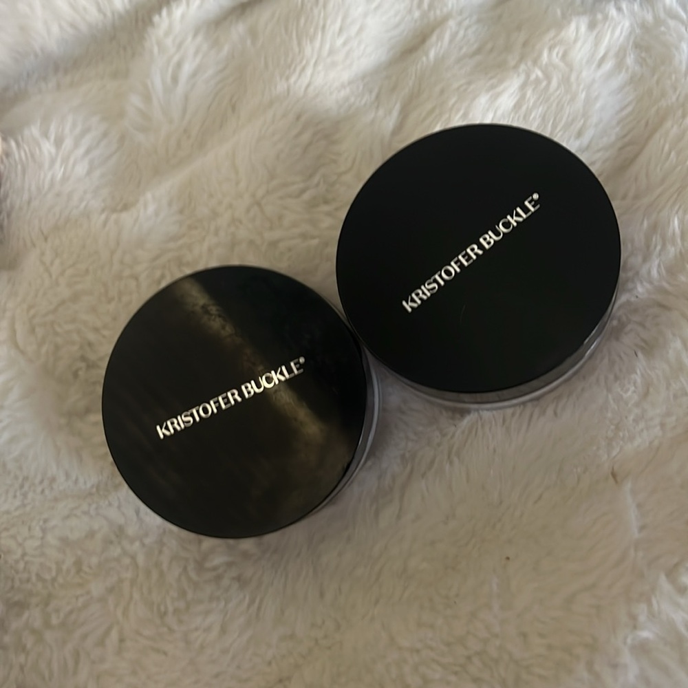 Kristofer Buckle Translucent Loose Setting Powder - Picture 5 of 5